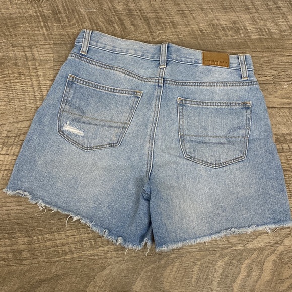 A.E. Mom Jean Shorts - Picture 3 of 5